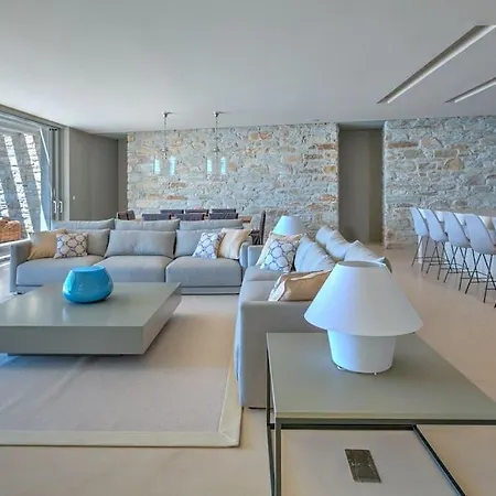 Two Br Luxury Peaceful Mylo With Living Close To Mylopotas Beach Willa *