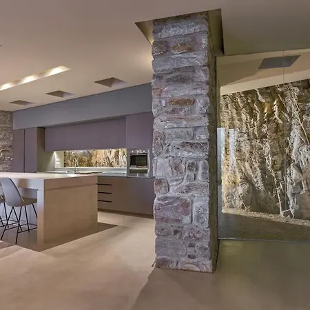 Two Br Luxury Peaceful Mylo With Living Close To Mylopotas Beach Willa
