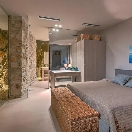 Willa Two Br Luxury Peaceful Mylo With Living Close To Mylopotas Beach