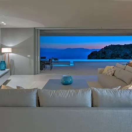 Willa Two Br Luxury Peaceful Mylo With Living Close To Mylopotas Beach